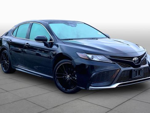 Used 2024 Toyota Camry XSE FWD image 3