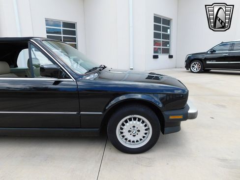 Used 1987 BMW 325i Convertible image 13