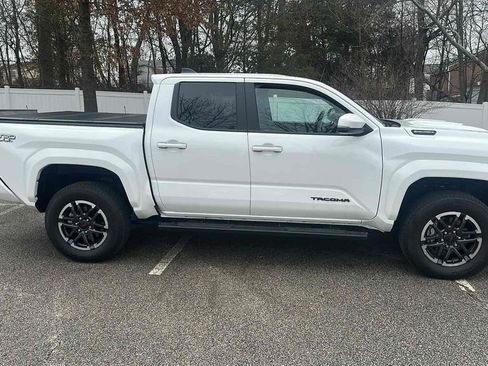 Used 2025 Toyota Tacoma TRD Sport image 6