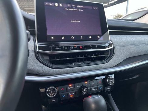 Used 2022 Jeep Compass Latitude w/ Convenience Group image 18