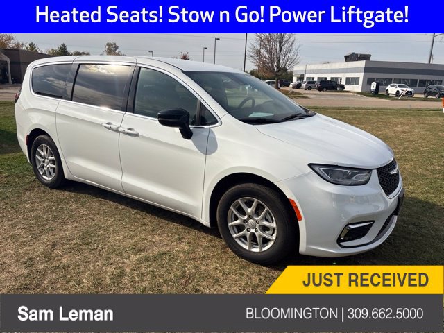 Used 2026 Chrysler Pacifica Select FWD image 1