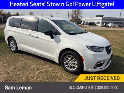 Used 2026 Chrysler Pacifica Select