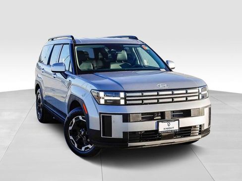 Used 2025 Hyundai Santa Fe SEL image 2