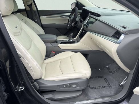 Used 2018 Cadillac XT5 Luxury w/ Driver Awareness Package FWD image 22