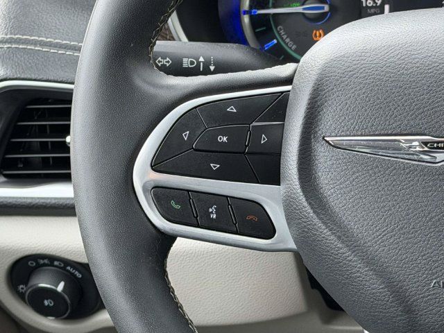 Used 2023 Chrysler Pacifica Limited FWD image 27