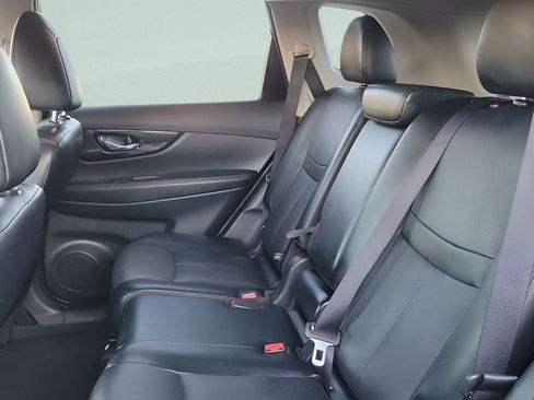 Used 2018 Nissan Rogue SL w/ Premium Package image 14