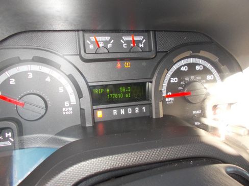 Used 2014 Ford E-250 and Econoline 250 w/ Power Group image 14