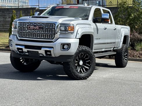 Used 2019 GMC Sierra 2500 Denali w/ Duramax Plus Package image 5