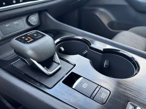 Used 2025 Nissan Rogue SV FWD image 43