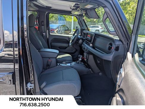 Used 2026 Jeep Wrangler Unlimited Rubicon AWD/4WD image 35