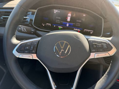 Used 2025 Volkswagen Jetta SE image 27