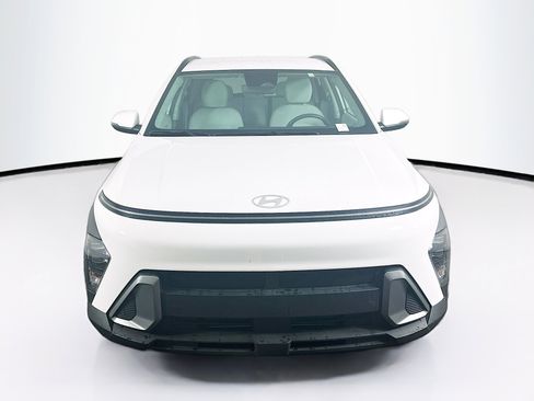 Used 2025 Hyundai Kona SEL FWD image 2