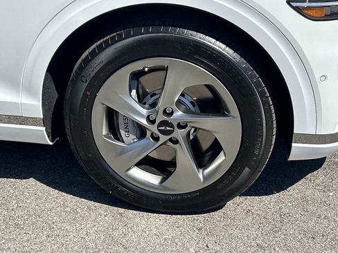 New 2026 Genesis GV70 2.5T Advanced image 9