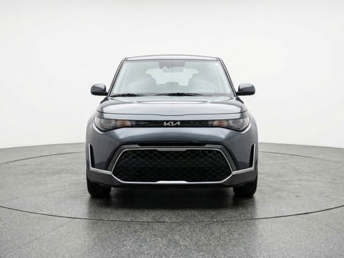 Used 2025 Kia Soul LX w/ LX Technology Package FWD image 2