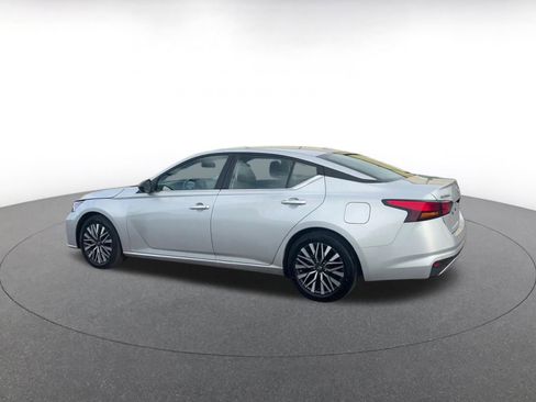 Used 2024 Nissan Altima 2.5 SV image 10