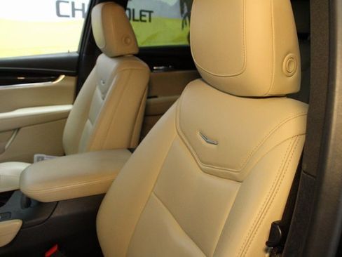 Used 2018 Cadillac XT5 Base 4D Sport Utility image 18