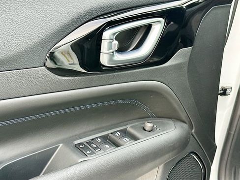 New 2026 Jeep Compass Latitude image 12