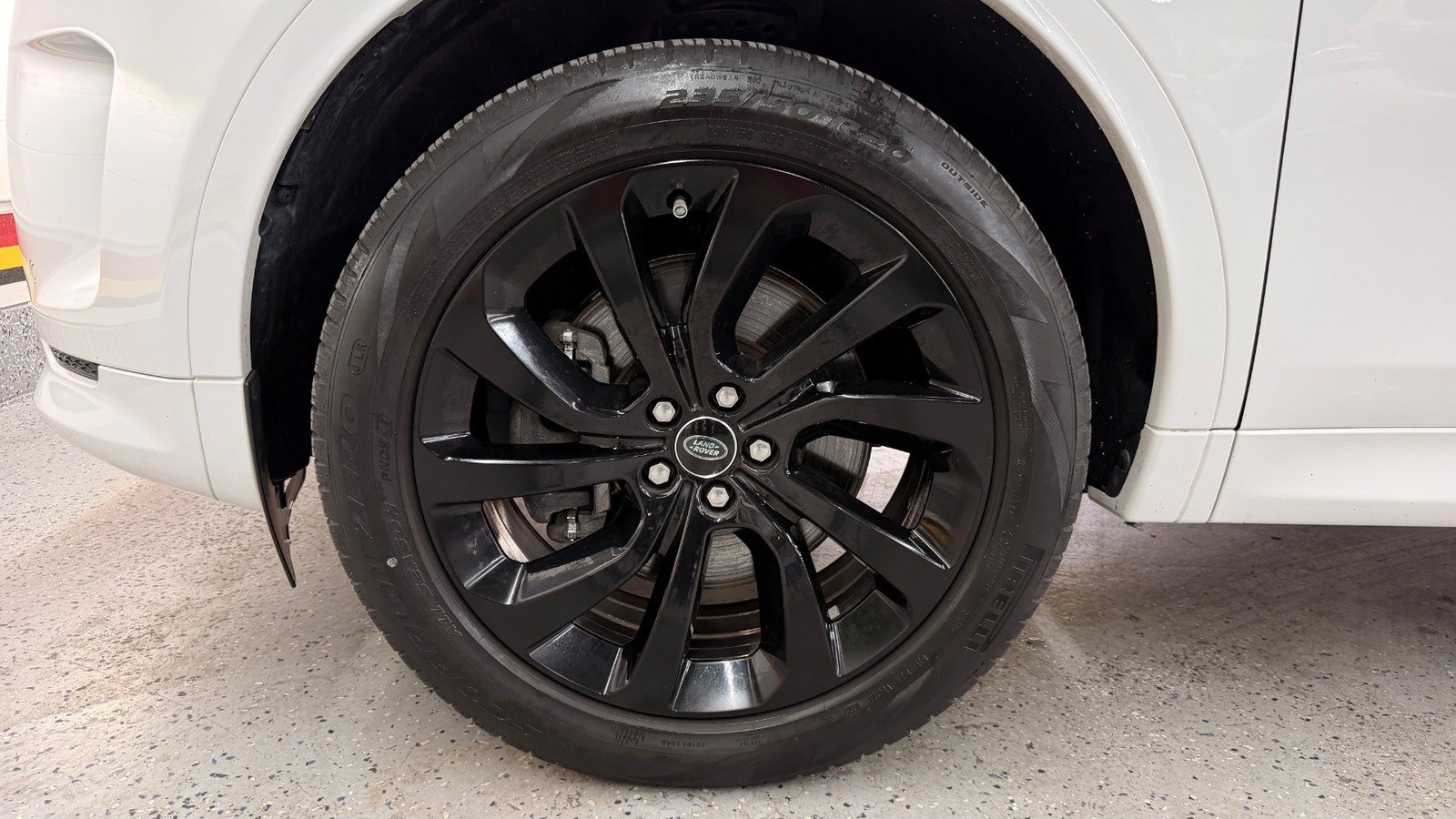 Used 2023 Land Rover Discovery Sport SE R-Dynamic AWD/4WD image 17