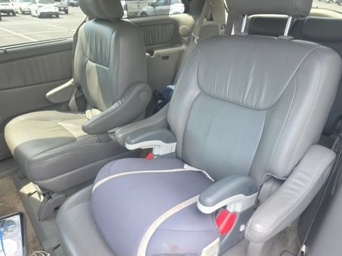 Used 2008 Toyota Sienna XLE Limited w/ XLE Limited Pkg 2 FWD image 10