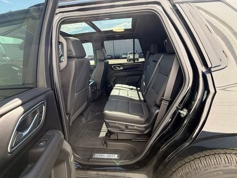 Used 2022 Chevrolet Tahoe Z71 w/ Luxury Package AWD/4WD image 25