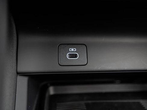 Used 2025 Land Rover Discovery Sport S image 24