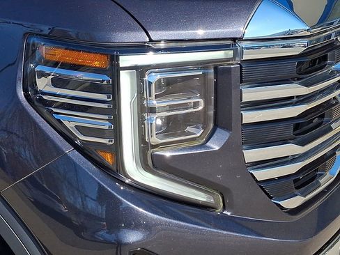 Used 2022 GMC Sierra 1500 SLT w/ SLT Premium Plus Package image 9