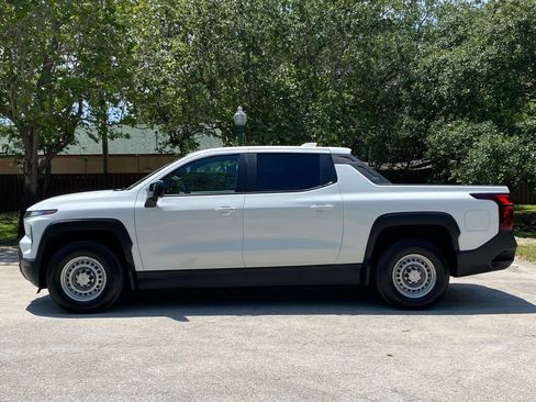 Used 2024 Chevrolet Silverado EV W/T AWD/4WD image 4