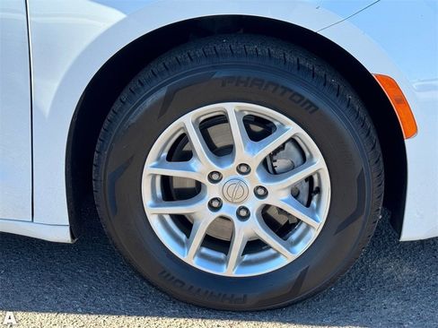 Used 2019 Chrysler Pacifica LX image 10