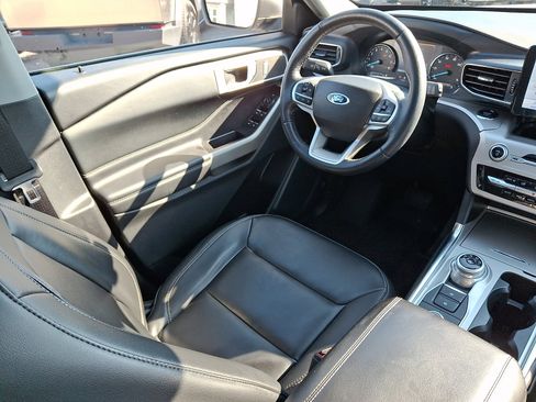 Certified 2022 Ford Explorer XLT w/ Equipment Group 202A image 14