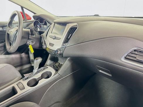 Used 2017 Chevrolet Cruze LS image 28