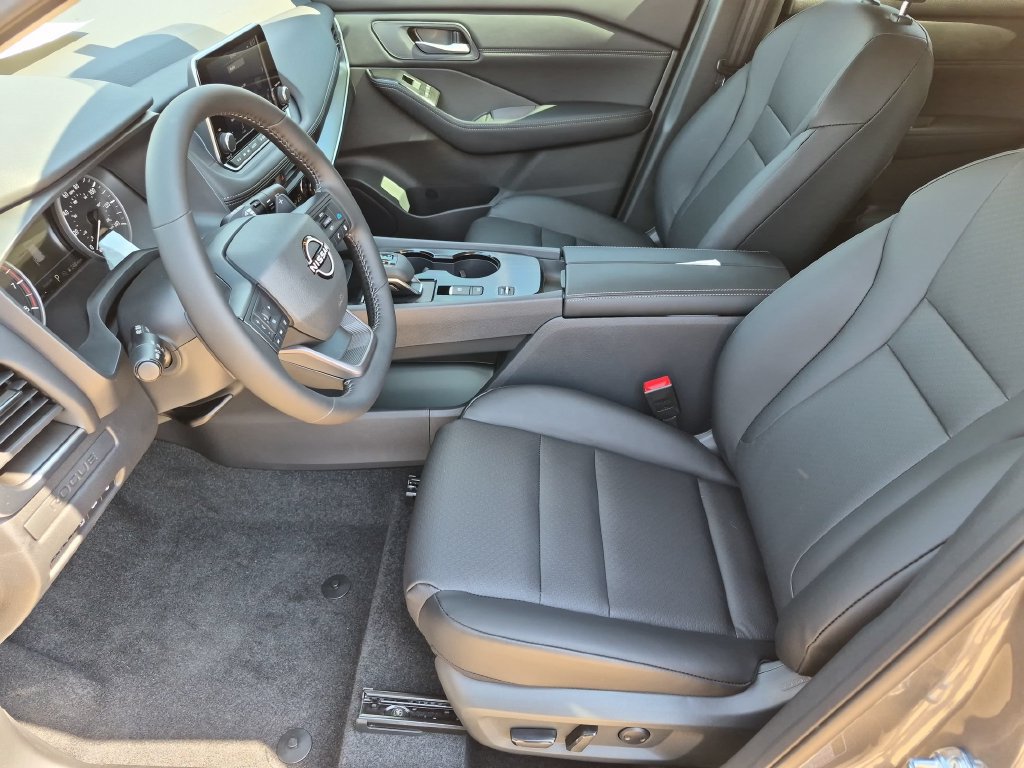 New 2026 Nissan Rogue Dark Armor FWD image 10