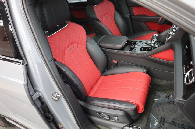 Used 2023 Bentley Bentayga AWD/4WD image 53