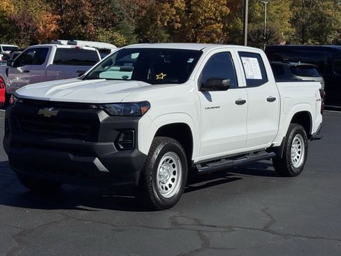 Used 2023 Chevrolet Colorado W/T image 2