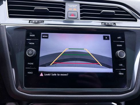Used 2020 Volkswagen Tiguan SE w/ Panoramic Sunroof Package AWD/4WD image 5