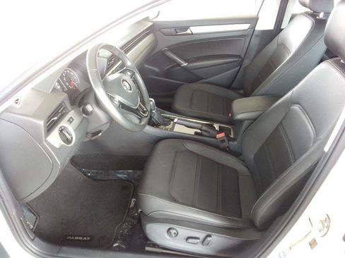 Used 2021 Volkswagen Passat 2.0T SE FWD image 16