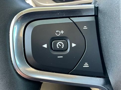 Used 2023 Volvo XC40 B4 Plus FWD image 16