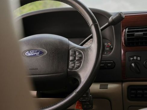 Used 2006 Ford F350 Lariat image 47