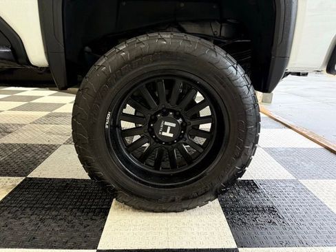 Used 2024 GMC Sierra 3500 AT4 w/ Technology Package AWD/4WD image 11