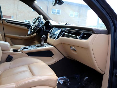 Used 2017 Porsche Macan S image 35