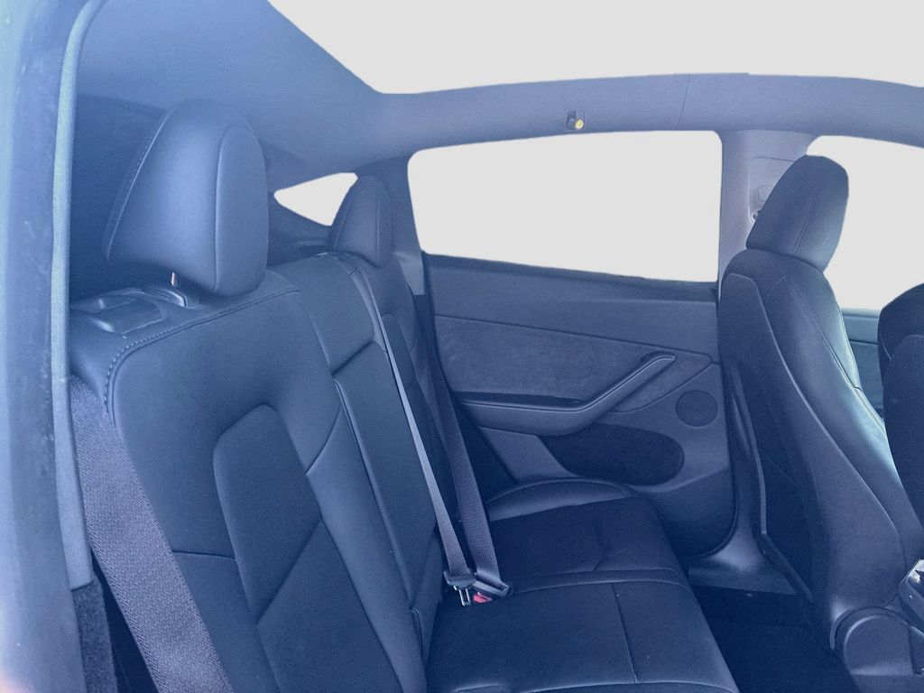 Used 2025 Tesla Model Y Long Range RWD image 26