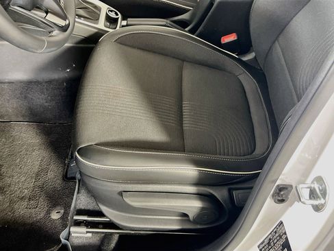 Used 2023 Hyundai Venue Limited FWD image 18