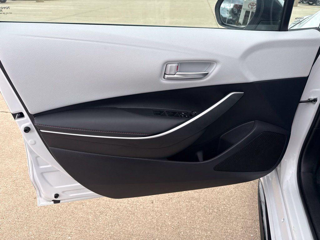 Certified 2025 Toyota Corolla SE w/ SE Premium Package FWD image 18