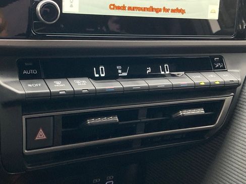 Certified 2025 Toyota Camry SE image 25