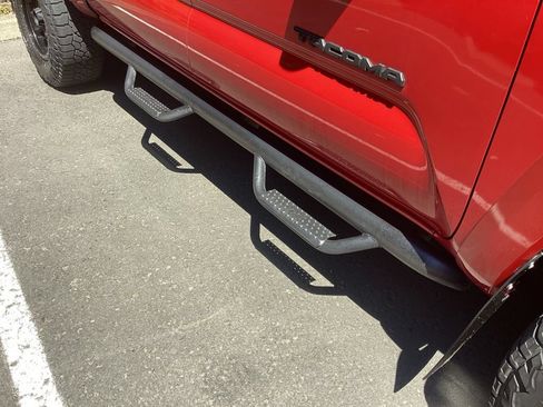 Used 2017 Toyota Tacoma TRD Sport w/ Tow Package (A/T) AWD/4WD image 17