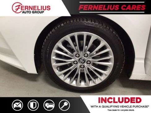 Used 2019 Toyota Avalon Limited image 14