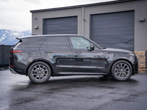 Used 2024 Land Rover Range Rover Sport Dynamic SE AWD/4WD image 6