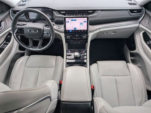 Used 2023 Jeep Grand Cherokee Overland AWD/4WD image 17