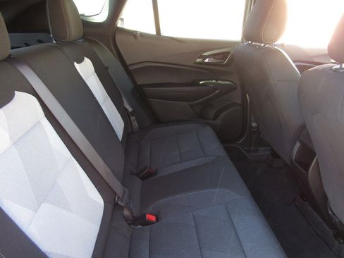 Used 2025 Chevrolet Trax RS w/ Sunroof Package image 12