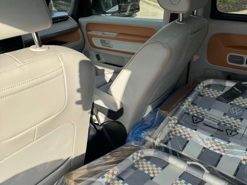 Used 2025 Volkswagen ID. Buzz 1st Edition image 14