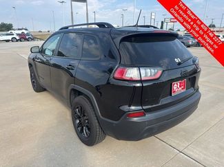 Used 2023 Jeep Cherokee Altitude Lux video 3